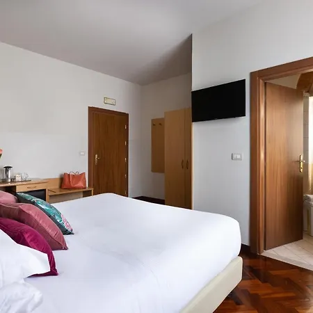 Aramis Deluxe Rooms Florence Exterior photo