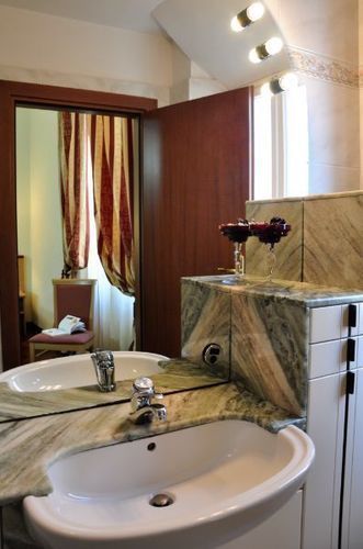 Aramis Deluxe Gasthof 2*